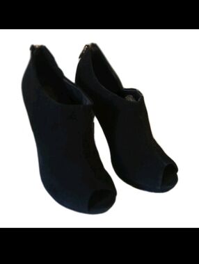 Pour La Victoire Black Suede Open Toe Stiletto Platform Pump 7.5